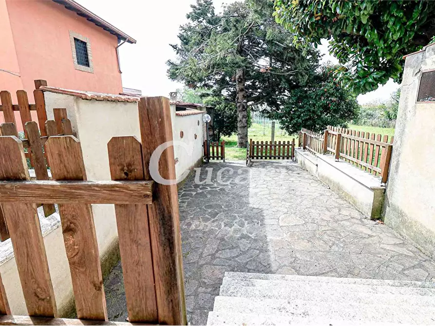 Immagine 22 di Bilocale in vendita  in Via del Divino Amore  a Marino