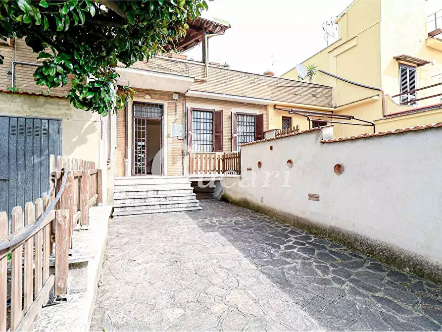 Immagine 2 di Bilocale in vendita  in Via del Divino Amore  a Marino