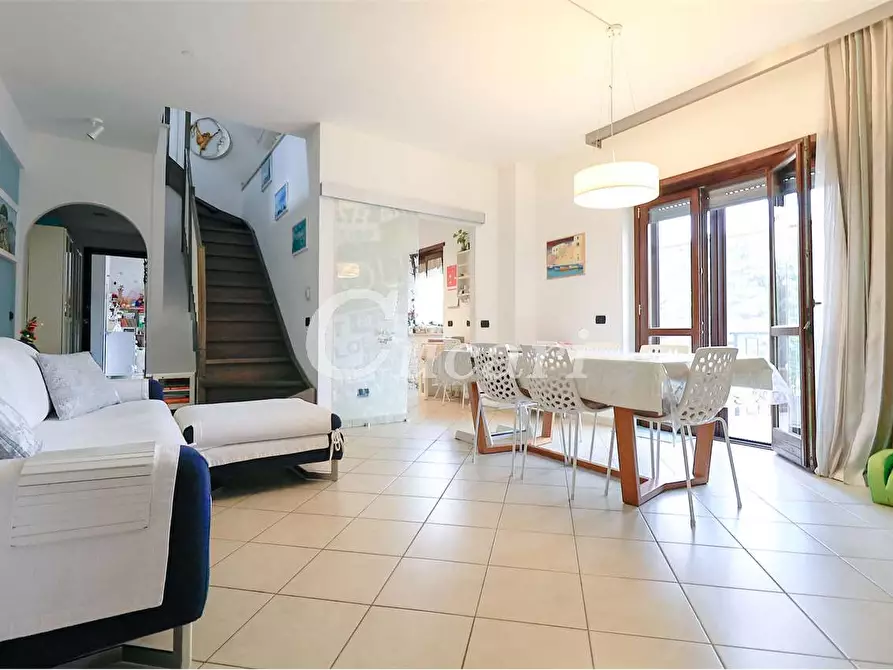 Immagine 1 di Attico in vendita  a Grottaferrata