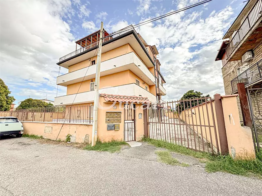 Immagine 4 di Trilocale in vendita  in via castelbellinio a Roma