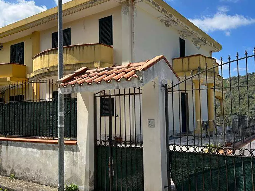 Immagine 1 di Villa in vendita  a Saponara