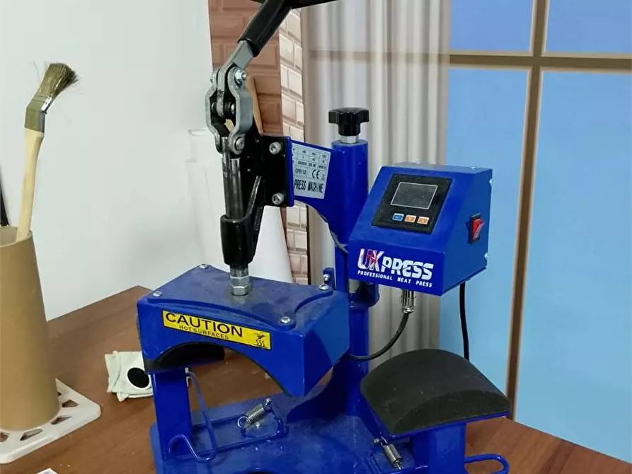 Immagine 14 di Negozio in vendita  a Rometta