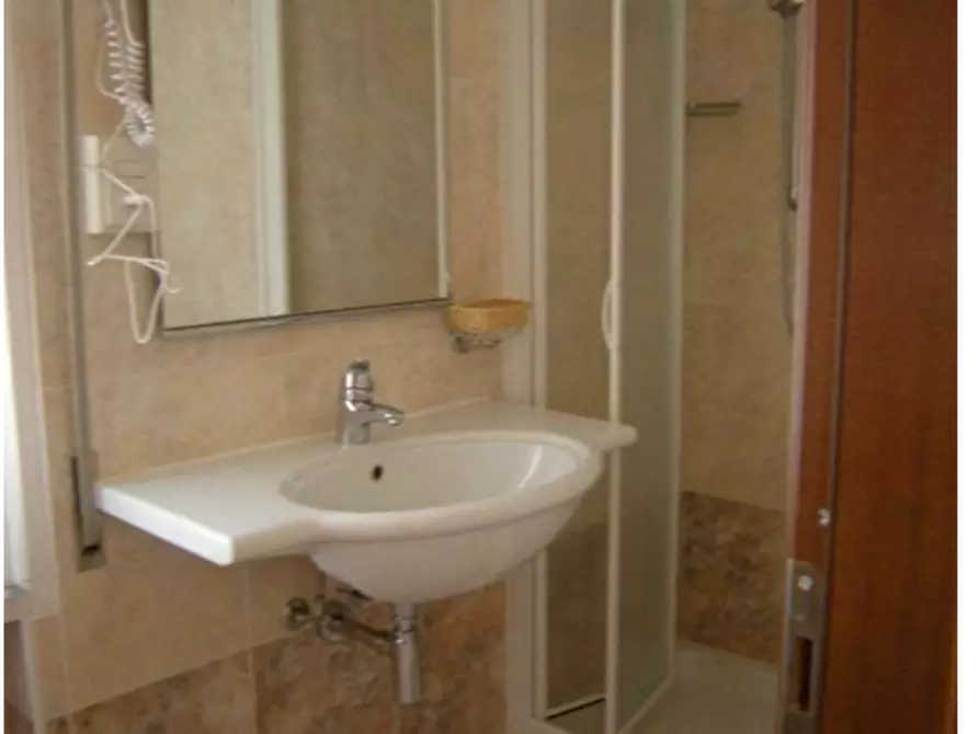 Immagine 12 di Hotel in vendita  in strada dei laghi 2 a Terenzo