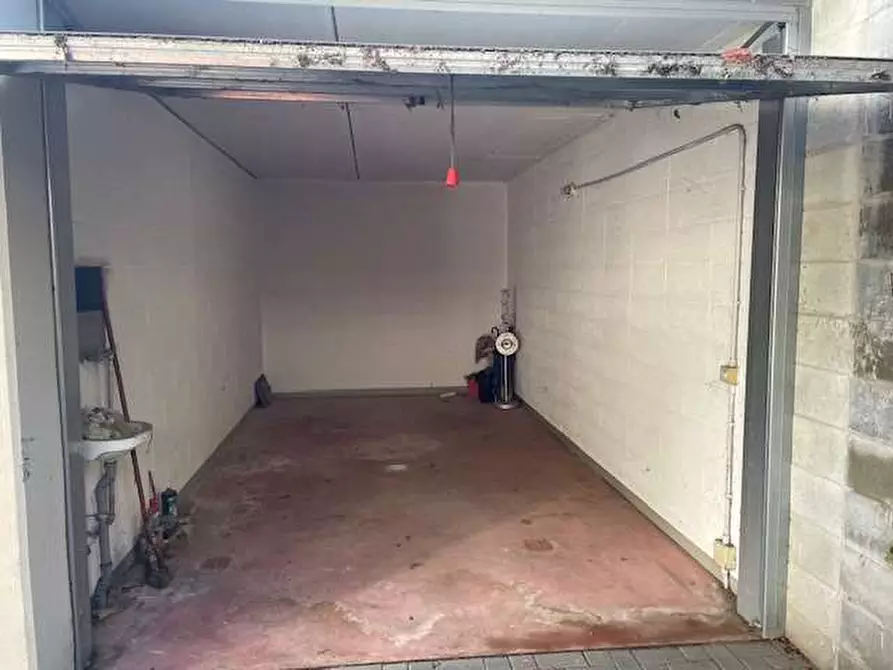 Immagine 4 di Garage in vendita  in VIA GIUDITTA SIDOLI a Parma
