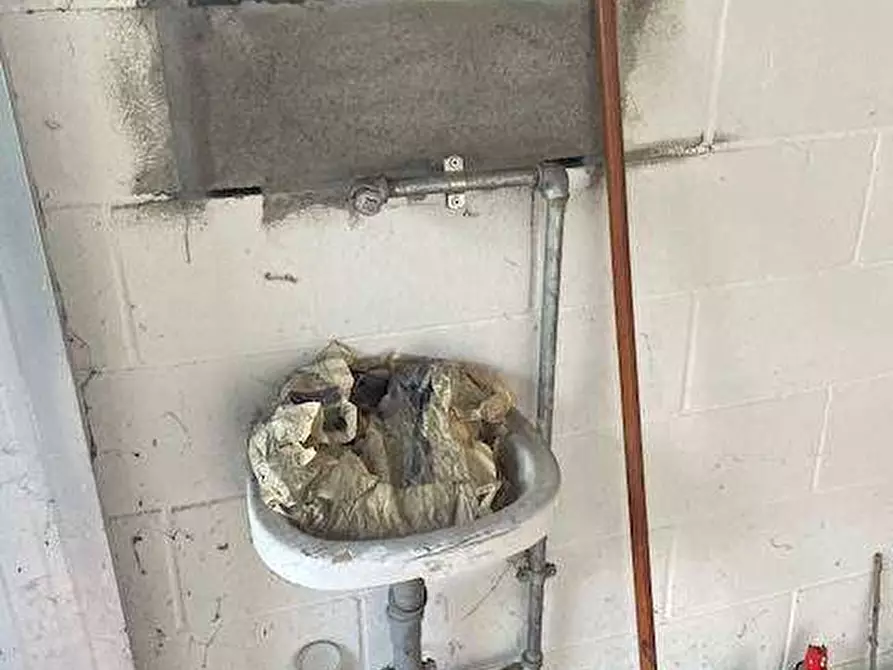 Immagine 5 di Garage in vendita  in VIA GIUDITTA SIDOLI a Parma