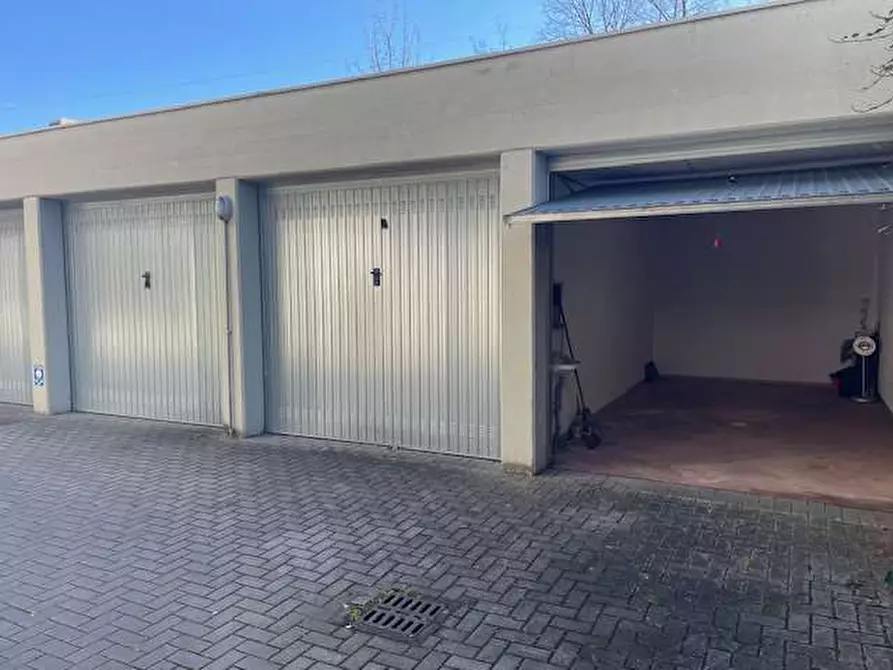 Immagine 3 di Garage in vendita  in VIA GIUDITTA SIDOLI a Parma