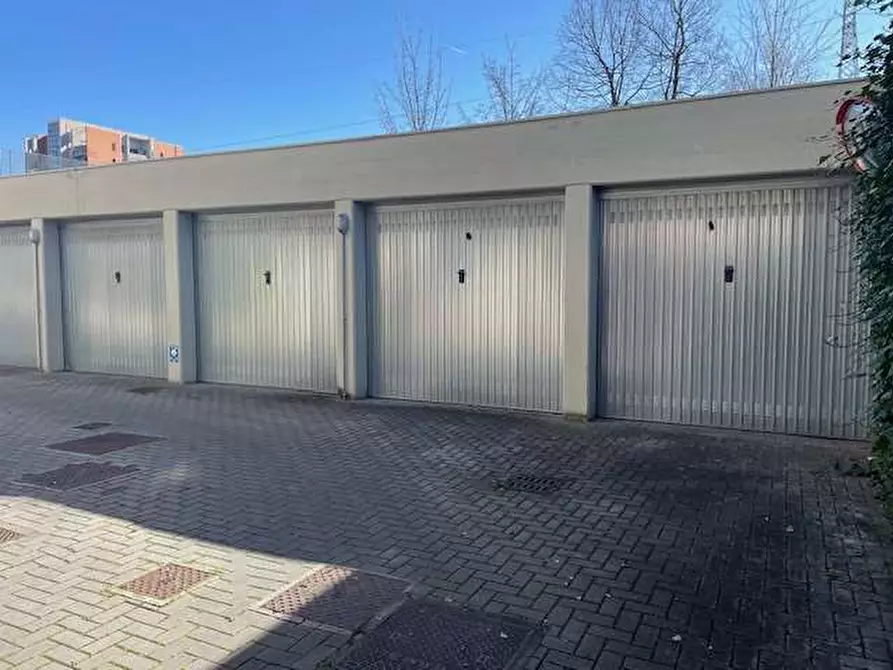 Immagine 6 di Garage in vendita  in VIA GIUDITTA SIDOLI a Parma
