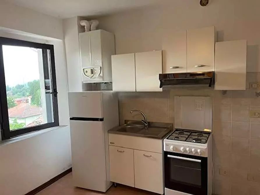 Immagine 3 di Appartamento in affitto  in PIAZZA ROMA 26 a Tizzano Val Parma