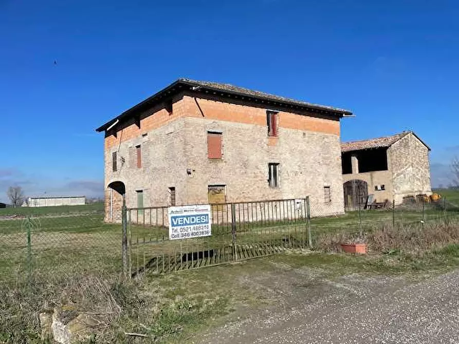 Immagine 1 di Rustico / casale in vendita  in strada certosino a Parma
