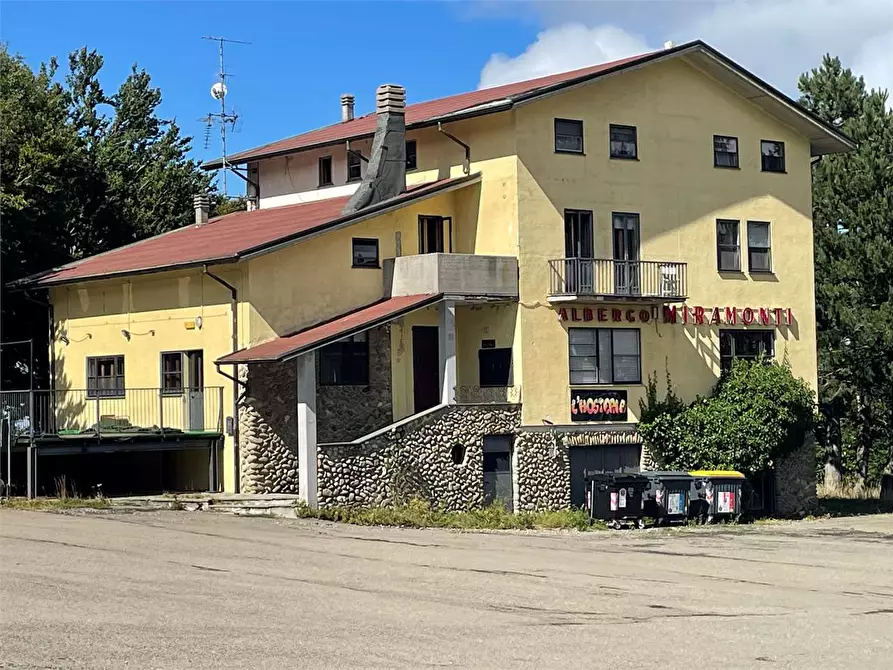 Immagine 7 di Hotel in vendita  in piazzale bocchi noé 5 a Tizzano Val Parma