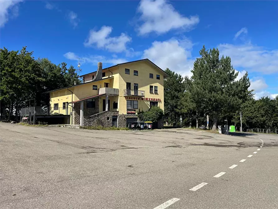 Immagine 9 di Hotel in vendita  in piazzale bocchi noé 5 a Tizzano Val Parma