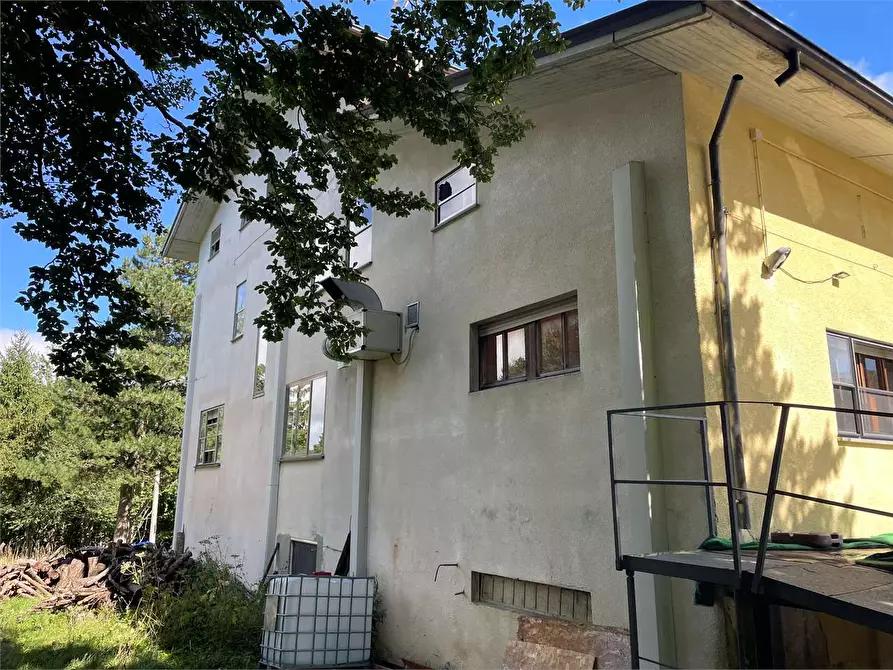 Immagine 8 di Hotel in vendita  in piazzale bocchi noé 5 a Tizzano Val Parma