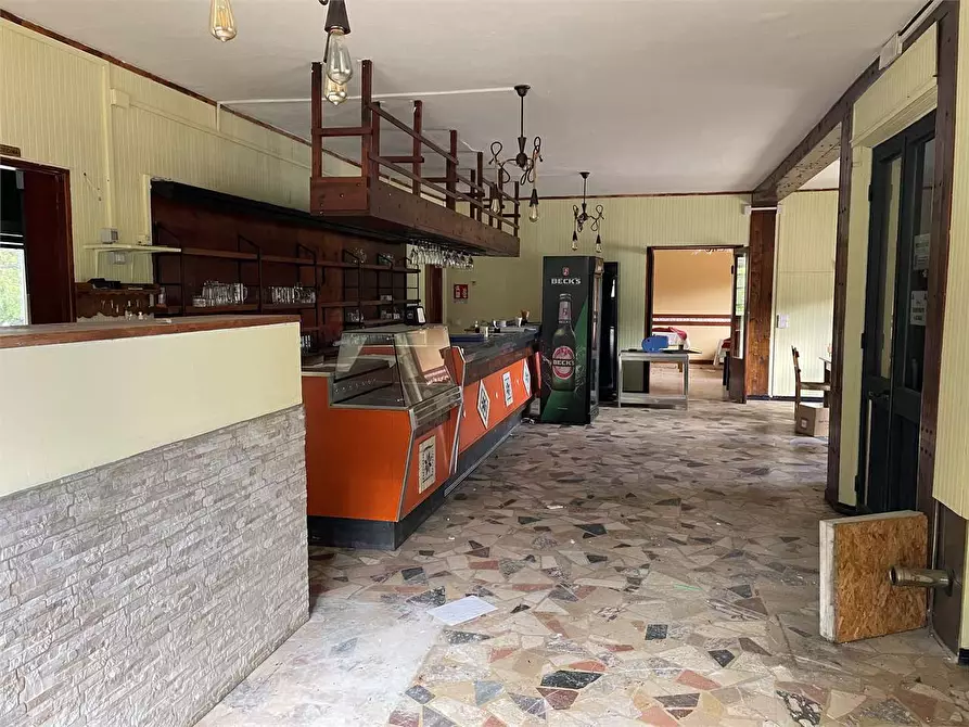 Immagine 15 di Hotel in vendita  in piazzale bocchi noé 5 a Tizzano Val Parma