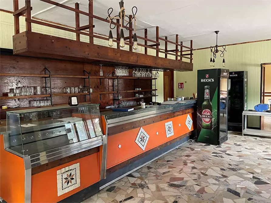 Immagine 14 di Hotel in vendita  in piazzale bocchi noé 5 a Tizzano Val Parma