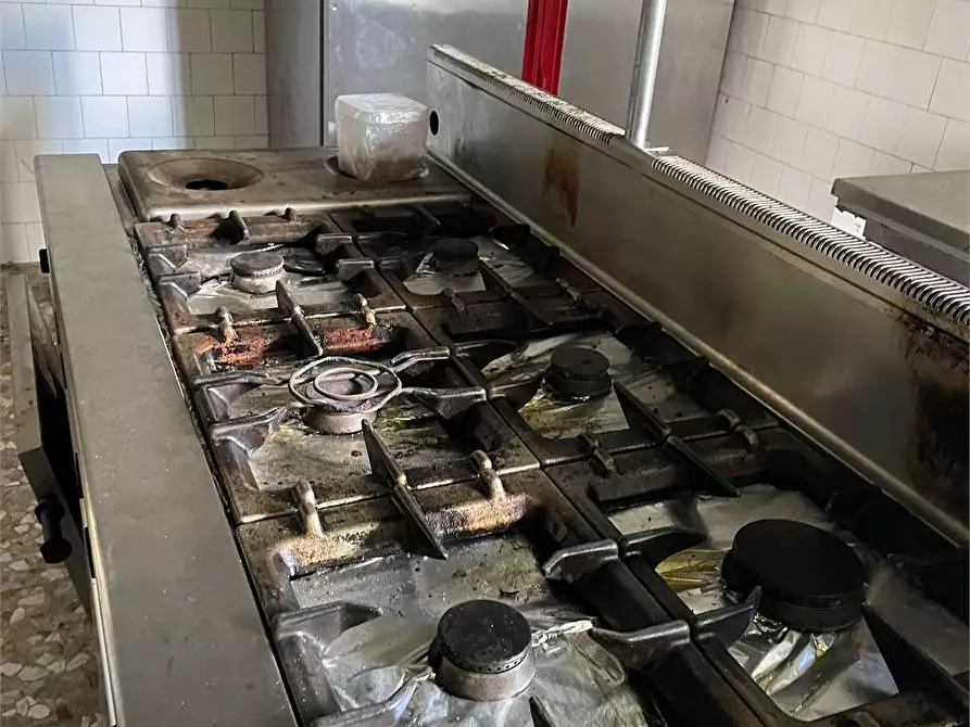 Immagine 26 di Hotel in vendita  in piazzale bocchi noé 5 a Tizzano Val Parma