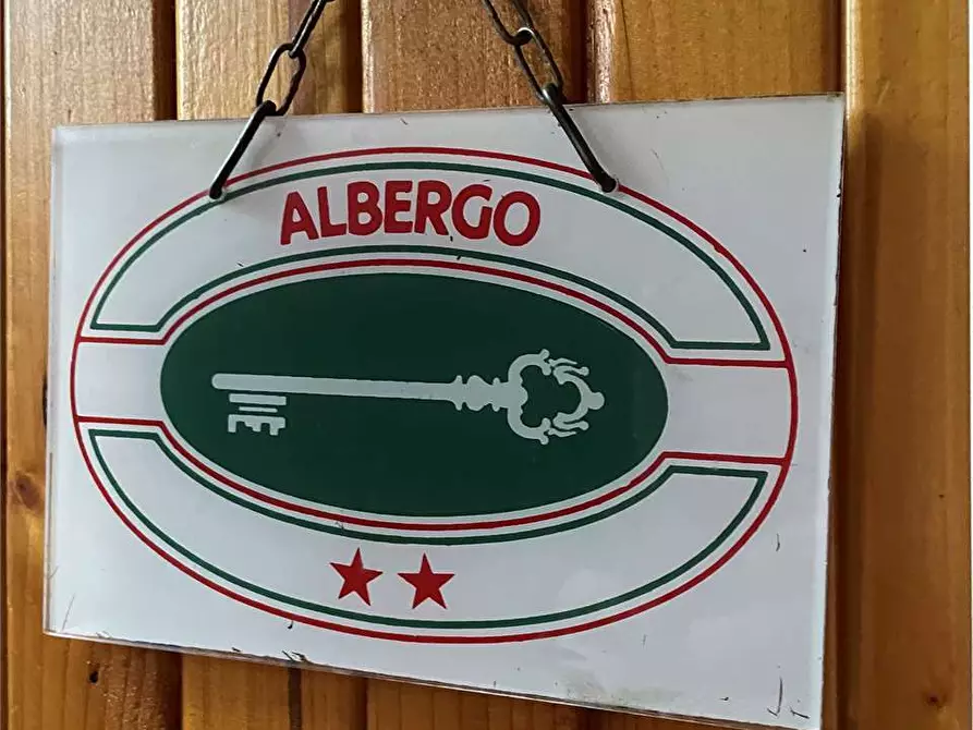 Immagine 32 di Hotel in vendita  in piazzale bocchi noé 5 a Tizzano Val Parma