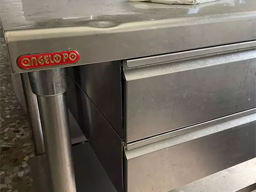 Immagine 28 di Hotel in vendita  in piazzale bocchi noé 5 a Tizzano Val Parma