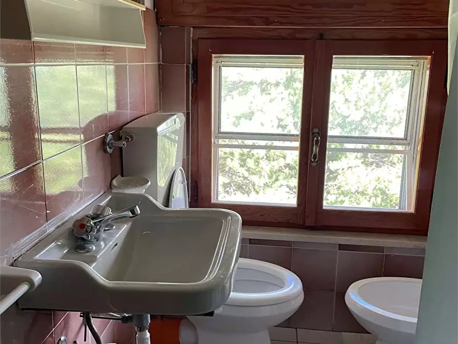 Immagine 38 di Hotel in vendita  in piazzale bocchi noé 5 a Tizzano Val Parma