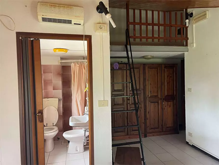 Immagine 39 di Hotel in vendita  in piazzale bocchi noé 5 a Tizzano Val Parma