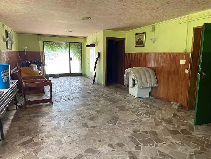 Immagine 59 di Hotel in vendita  in piazzale bocchi noé 5 a Tizzano Val Parma
