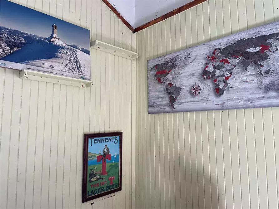 Immagine 13 di Hotel in vendita  in piazzale bocchi noé 5 a Tizzano Val Parma