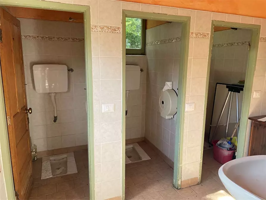 Immagine 20 di Hotel in vendita  in piazzale bocchi noé 5 a Tizzano Val Parma