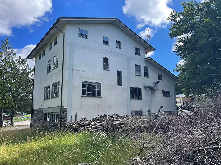 Immagine 4 di Hotel in vendita  in piazzale bocchi noé 5 a Tizzano Val Parma