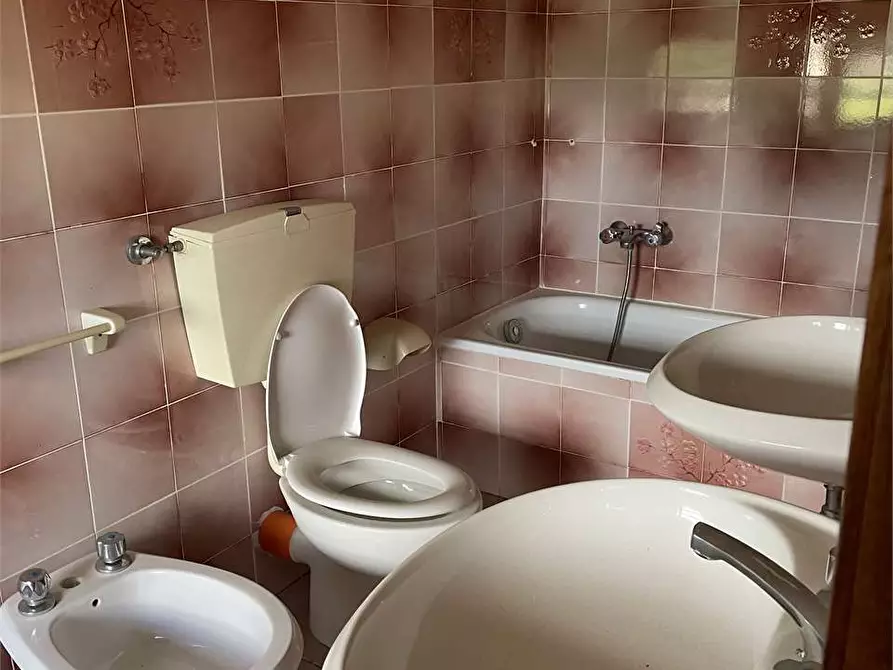 Immagine 48 di Hotel in vendita  in piazzale bocchi noé 5 a Tizzano Val Parma