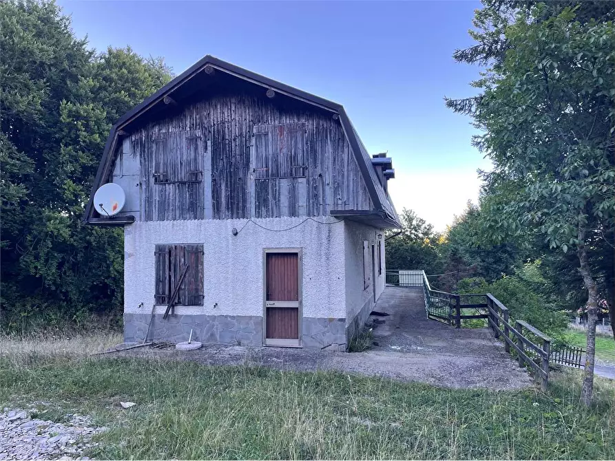 Immagine 14 di Stabile in vendita  in strada casagalvana a Tizzano Val Parma
