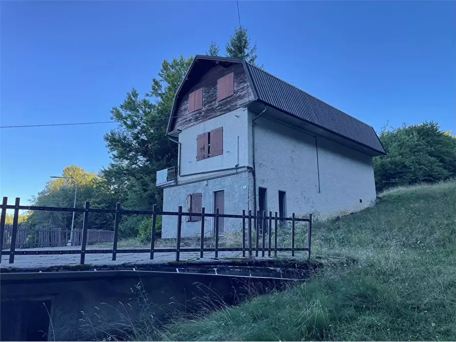 Immagine 7 di Stabile in vendita  in strada casagalvana a Tizzano Val Parma