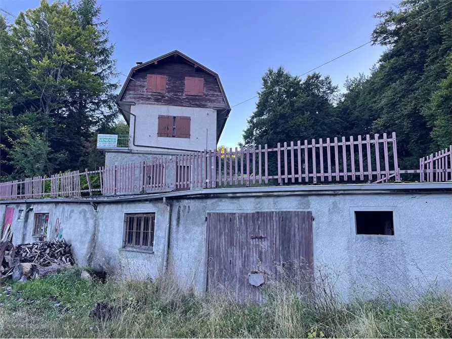 Immagine 6 di Stabile in vendita  in strada casagalvana a Tizzano Val Parma