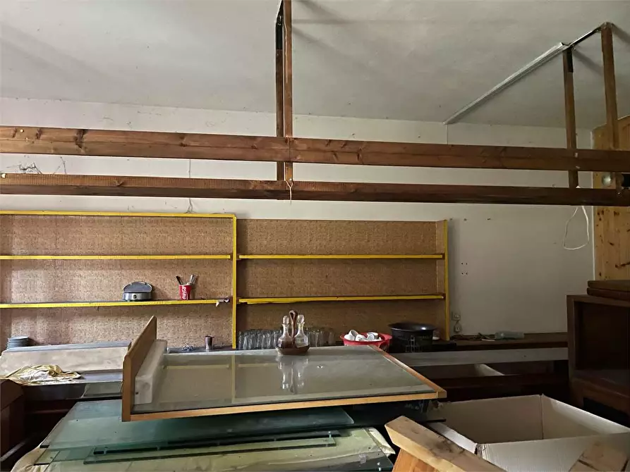 Immagine 16 di Stabile in vendita  in strada casagalvana a Tizzano Val Parma