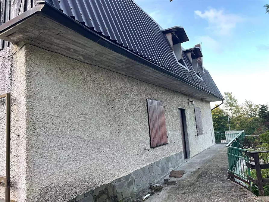 Immagine 18 di Stabile in vendita  in strada casagalvana a Tizzano Val Parma