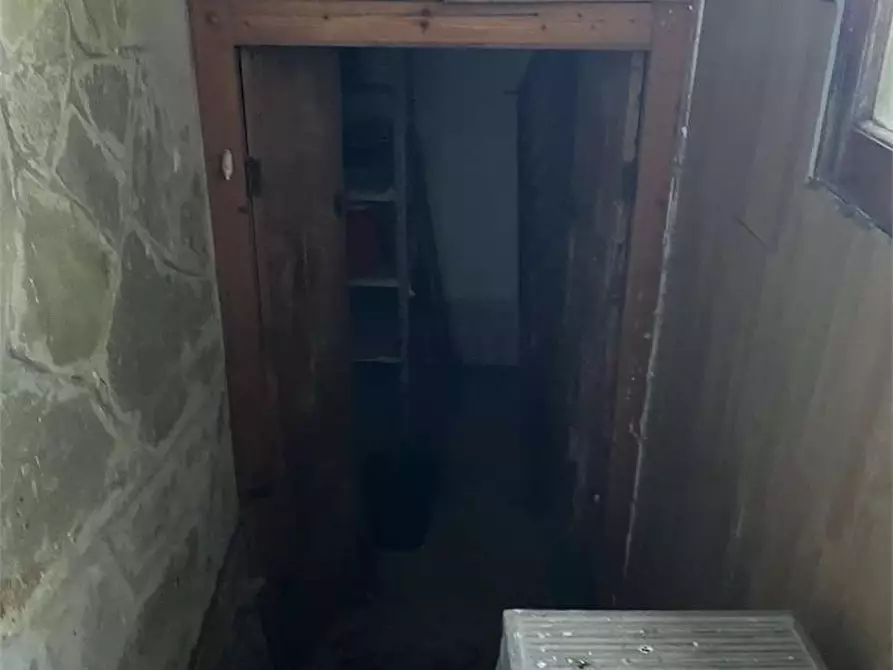 Immagine 11 di Stabile in vendita  in strada casagalvana a Tizzano Val Parma