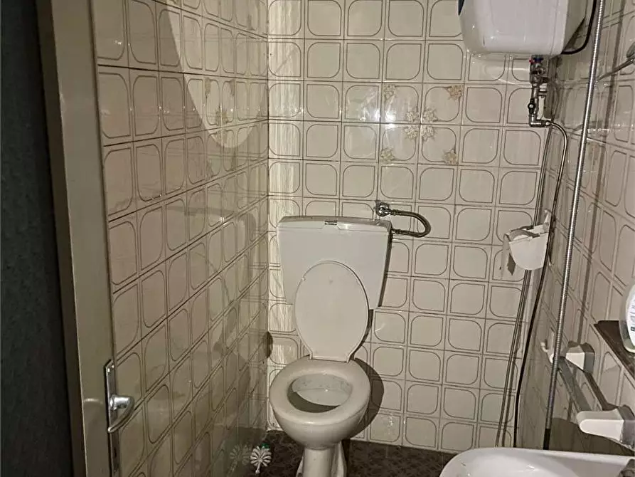 Immagine 12 di Stabile in vendita  in strada casagalvana a Tizzano Val Parma