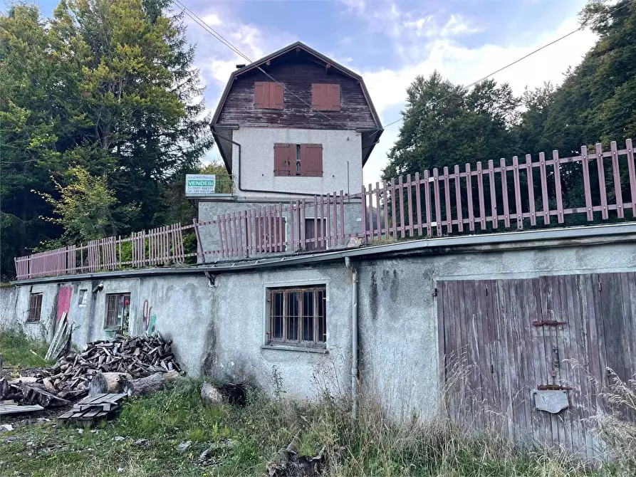 Immagine 3 di Stabile in vendita  in strada casagalvana a Tizzano Val Parma