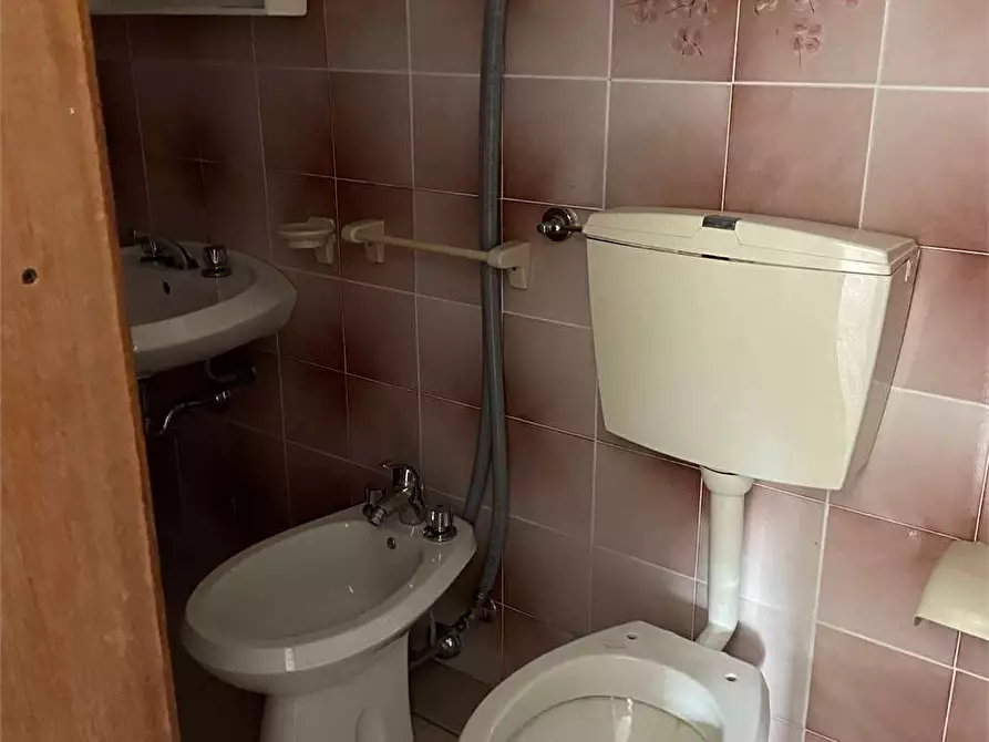 Immagine 41 di Stabile in vendita  in piazzale bocchi noé 5 a Tizzano Val Parma