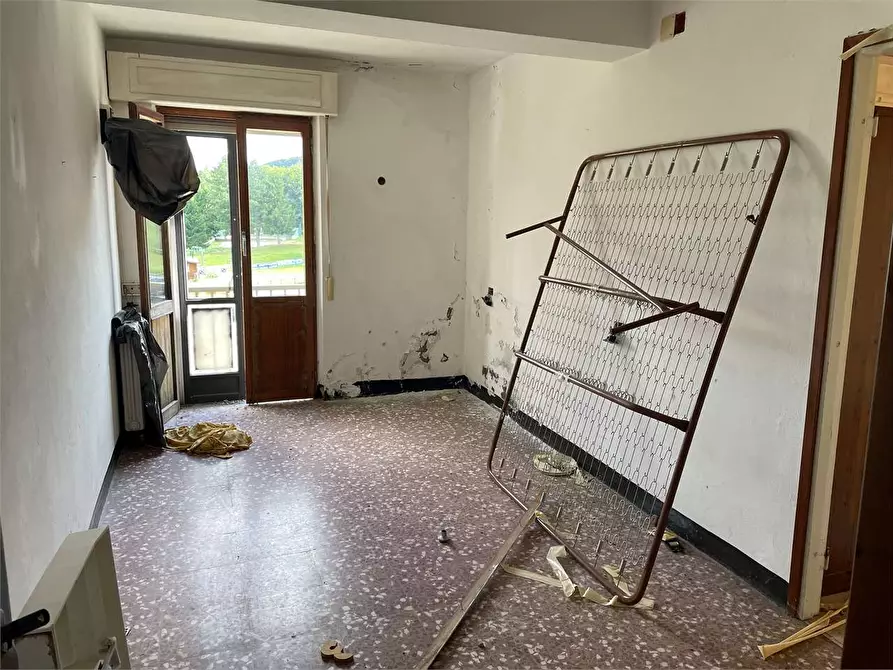 Immagine 42 di Stabile in vendita  in piazzale bocchi noé 5 a Tizzano Val Parma