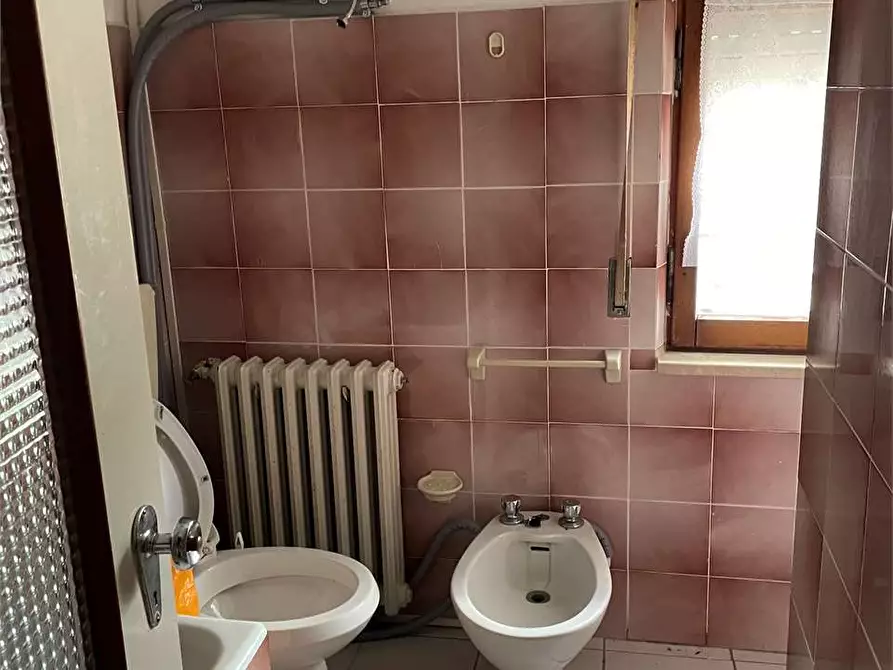 Immagine 51 di Stabile in vendita  in piazzale bocchi noé 5 a Tizzano Val Parma