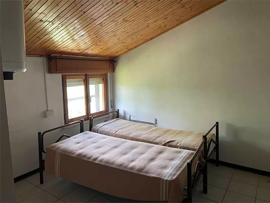 Immagine 55 di Stabile in vendita  in piazzale bocchi noé 5 a Tizzano Val Parma