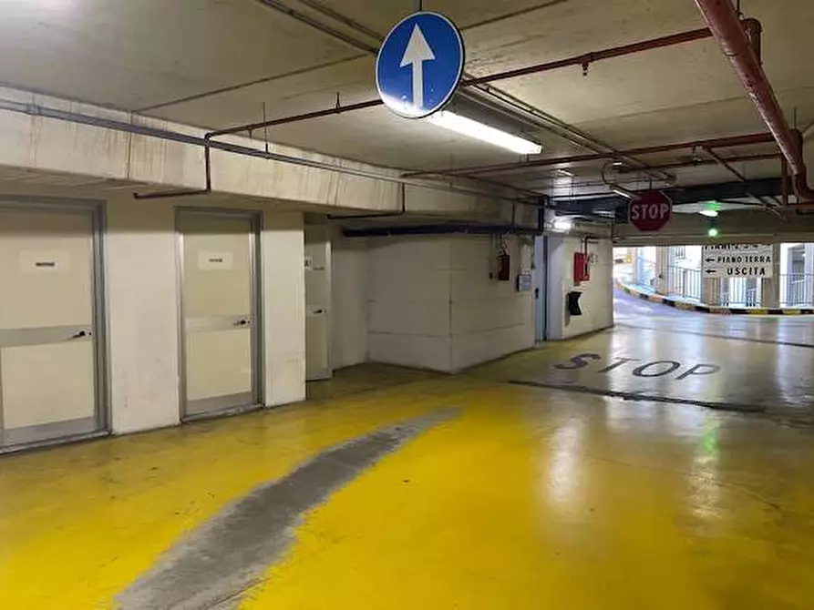 Immagine 1 di Garage in vendita  in VIA EMILIO CASA 12 a Parma