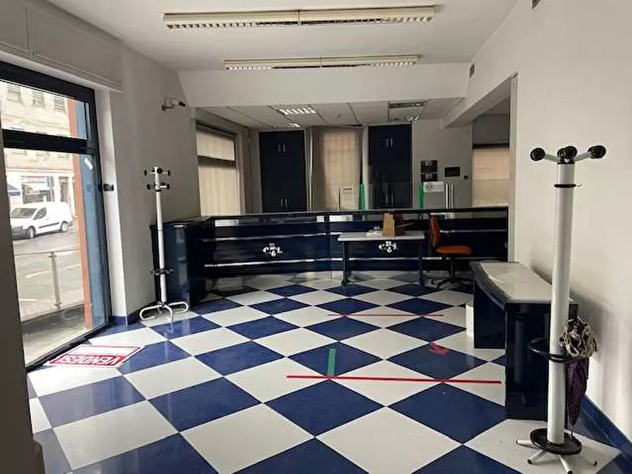 Immagine 5 di Stabile in vendita  in via san leonardo 4 a Parma