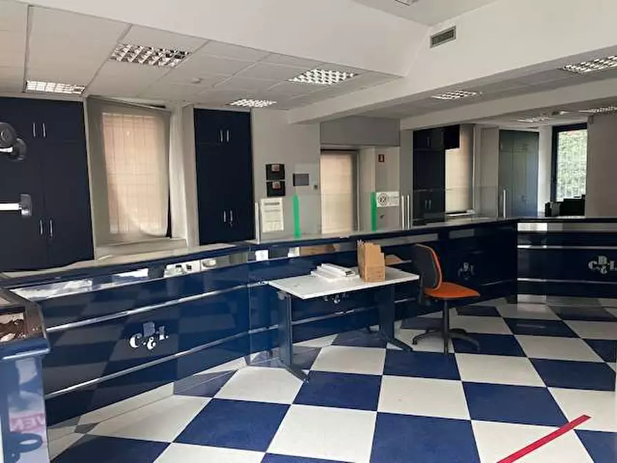 Immagine 6 di Stabile in vendita  in via san leonardo 4 a Parma