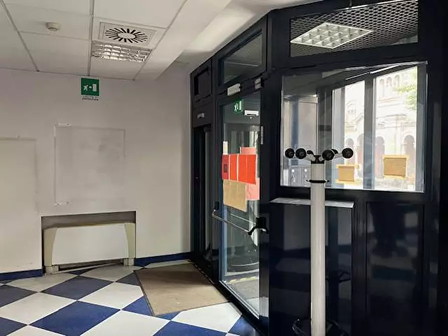 Immagine 7 di Stabile in vendita  in via san leonardo 4 a Parma