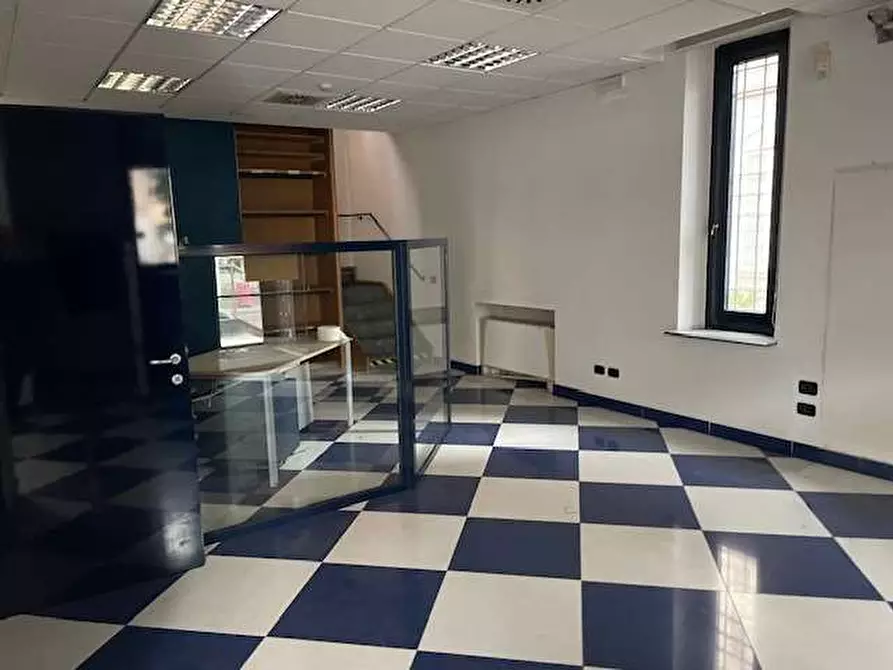 Immagine 8 di Stabile in vendita  in via san leonardo 4 a Parma