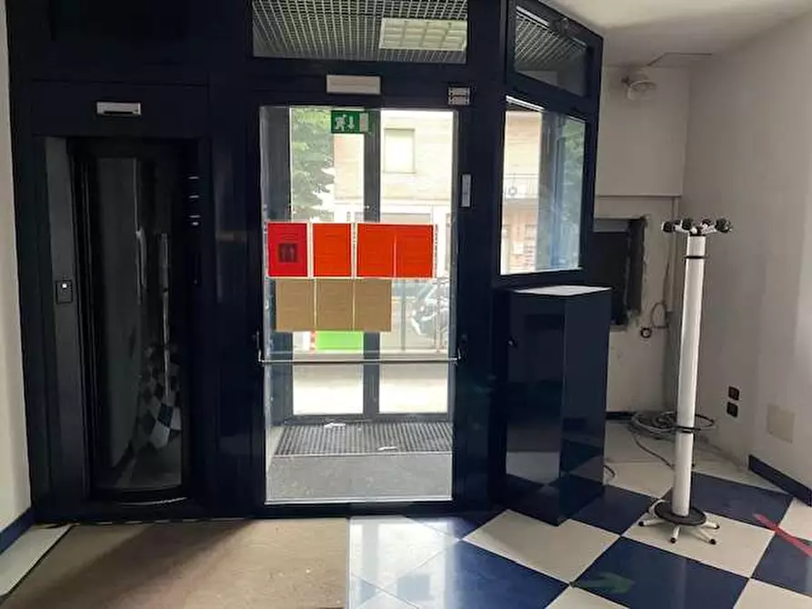 Immagine 9 di Stabile in vendita  in via san leonardo 4 a Parma