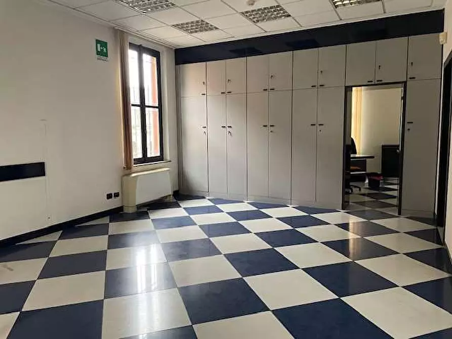 Immagine 12 di Stabile in vendita  in via san leonardo 4 a Parma