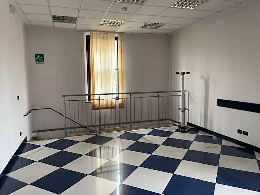 Immagine 13 di Stabile in vendita  in via san leonardo 4 a Parma