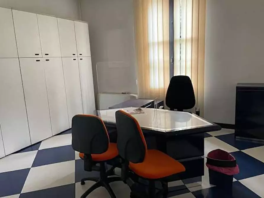 Immagine 15 di Stabile in vendita  in via san leonardo 4 a Parma