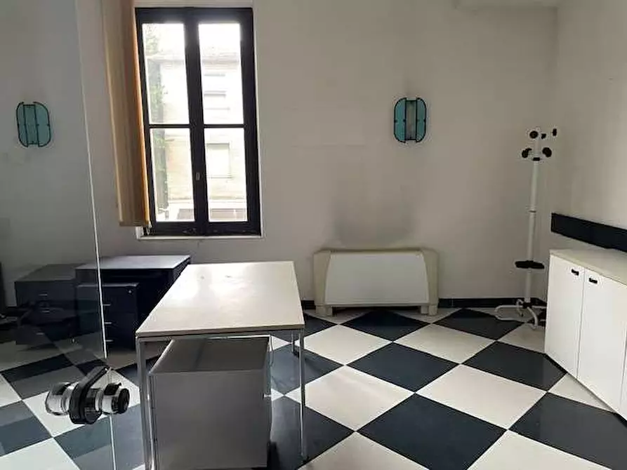 Immagine 16 di Stabile in vendita  in via san leonardo 4 a Parma